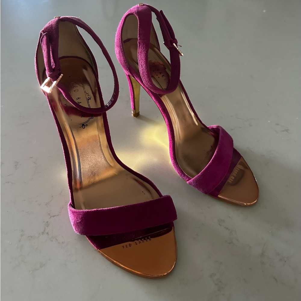 Stunning pair of Ted Baker Cinderella shocking pink suede 4” heels. Size 6.5.